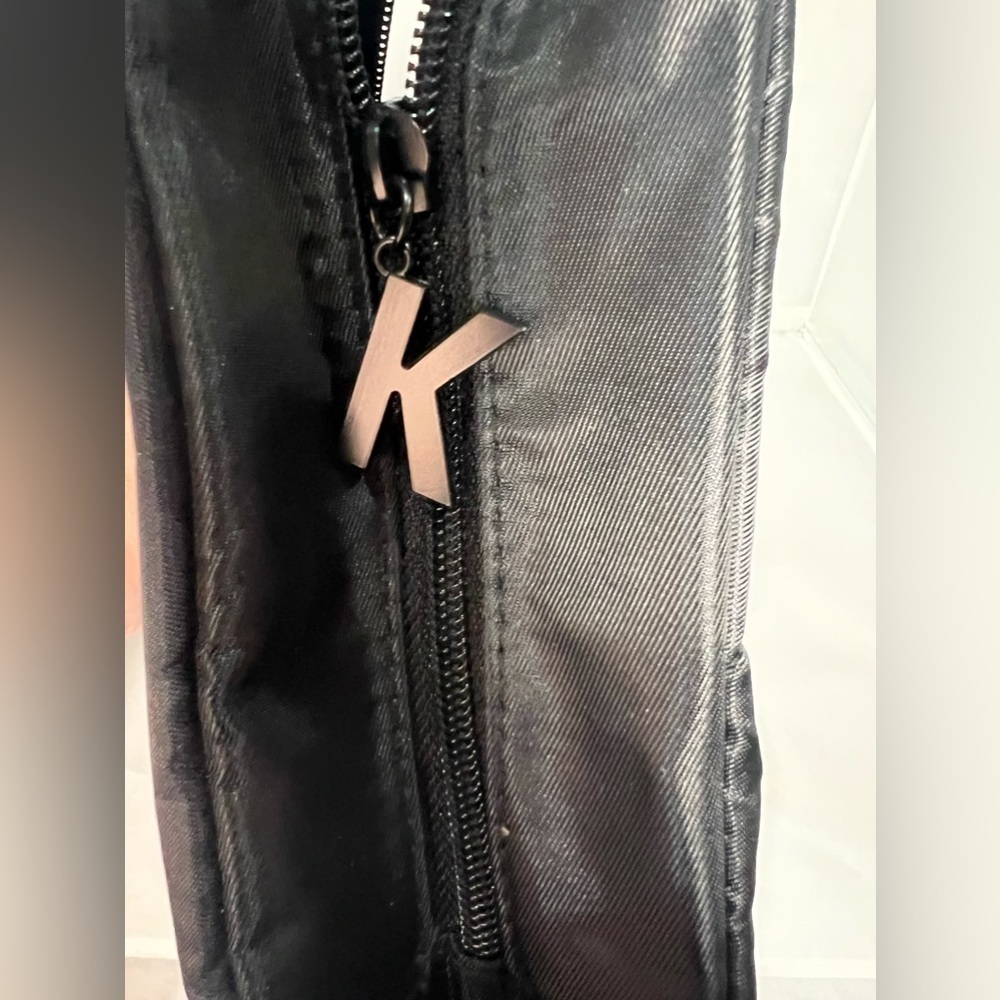 Kylie Cosmetics Limited Edition 21st Birthday Black Cosmetic Bag - Picture 11 of 11